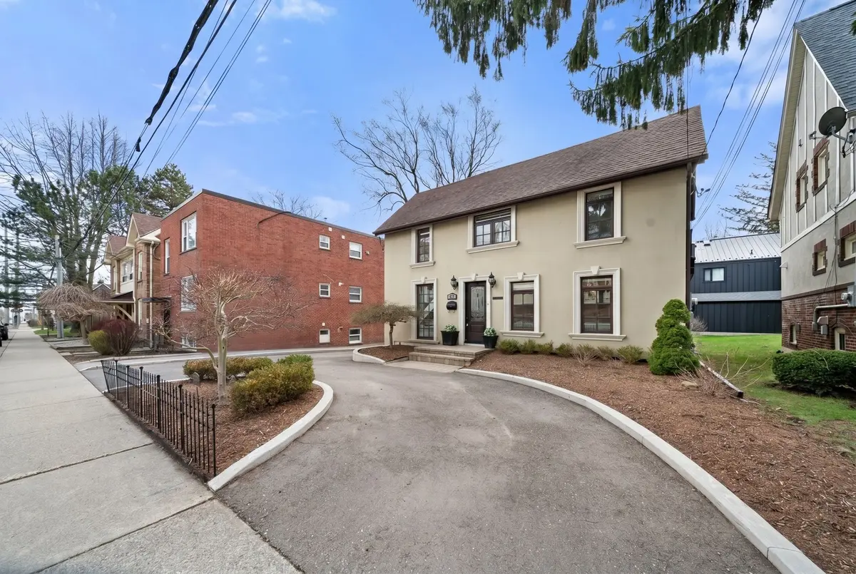 36 Mississauga RD N, Mississauga, ON L5H 2H6