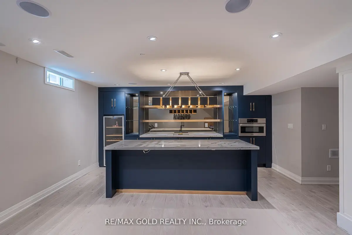 61 Yellowknife RD, Brampton, ON L6R 0B3