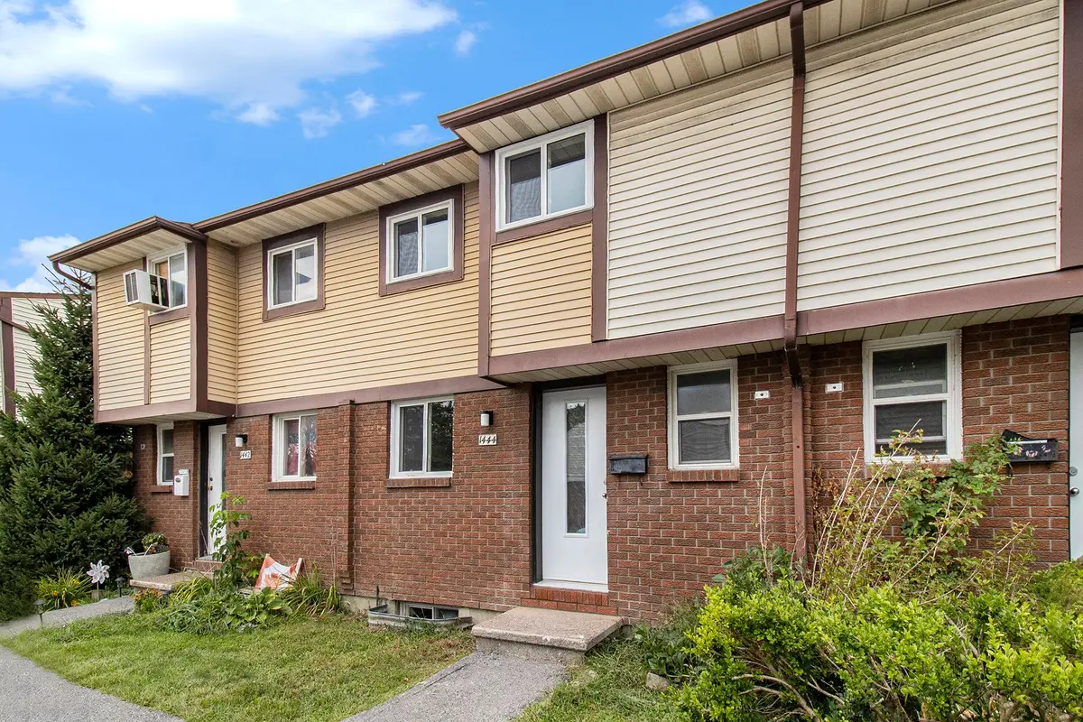 1442 Foxwell ST #17, Cyrville - Carson Grove - Pineview, ON K1B 5J4