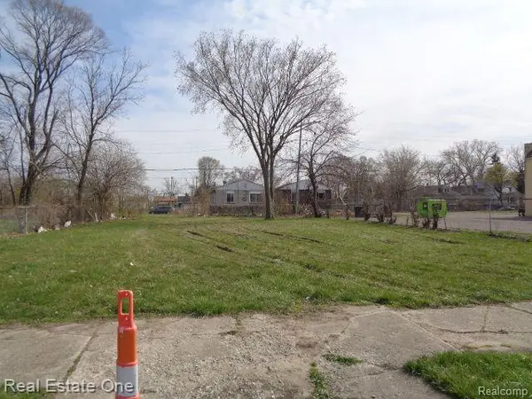 5566 TALBOT ST, Hamtramck, MI 48212