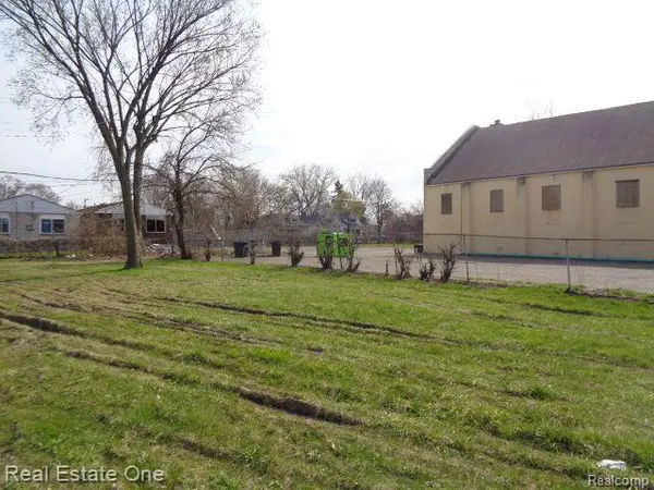 5566 TALBOT ST, Hamtramck, MI 48212