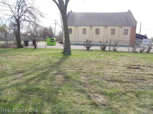 5566 TALBOT ST, Hamtramck, MI 48212