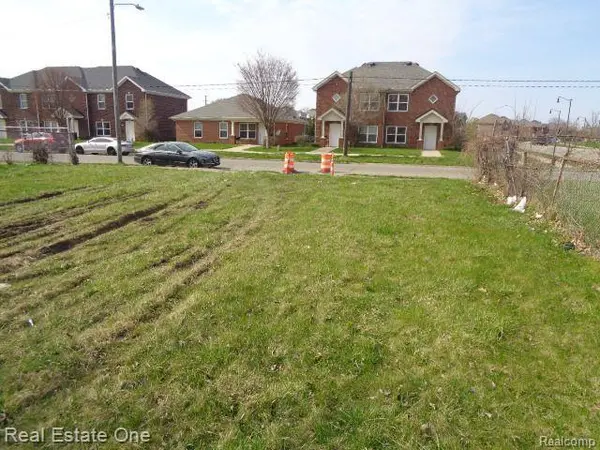 5566 TALBOT ST, Hamtramck, MI 48212