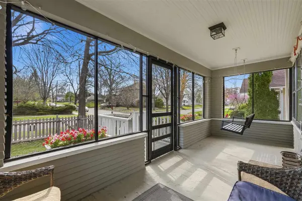 809 S 7th Ave, Iowa City, IA 52245