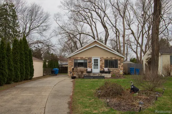 5636 Hipp ST, Dearborn Heights, MI 48125