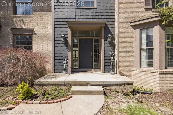 3382 Long Meadow CT, West Bloomfield Charter Township, MI 48324