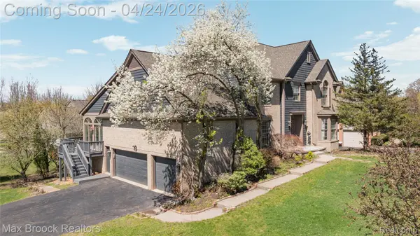 3382 Long Meadow CT, West Bloomfield Charter Township, MI 48324