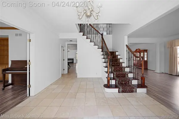 3382 Long Meadow CT, West Bloomfield Charter Township, MI 48324