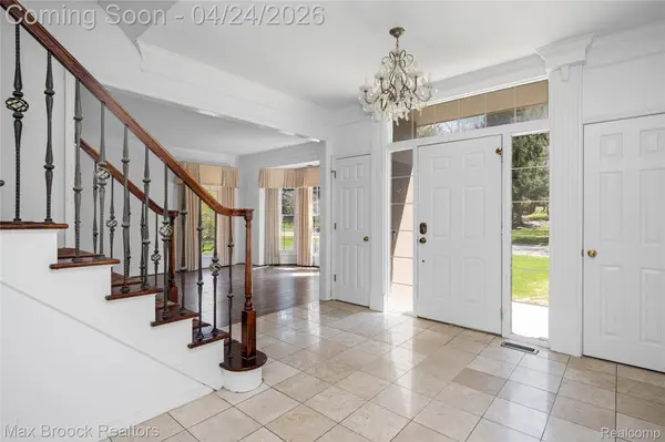 3382 Long Meadow CT, West Bloomfield Charter Township, MI 48324