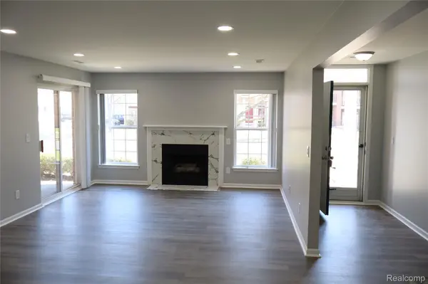 44755 Marigold DR, Sterling Heights, MI 48314