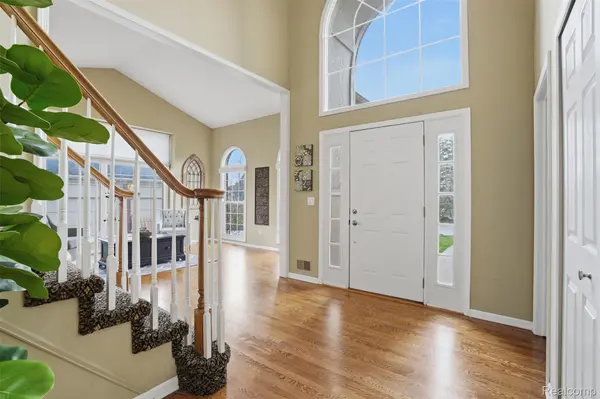 13982 Pleasant View CT, Plymouth Charter Township, MI 48170