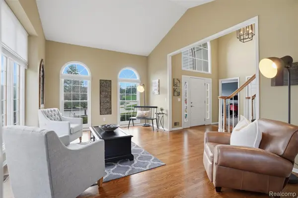 13982 Pleasant View CT, Plymouth Charter Township, MI 48170