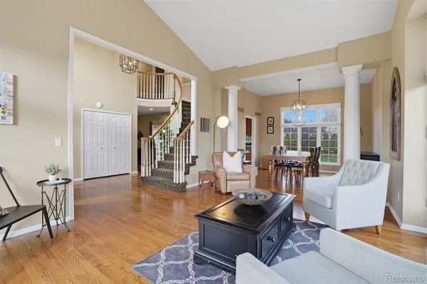 13982 Pleasant View CT, Plymouth Charter Township, MI 48170