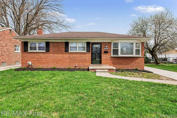 23001 Brookdale BLVD, St. Clair Shores, MI 48082