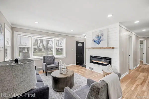 23001 Brookdale BLVD, St. Clair Shores, MI 48082