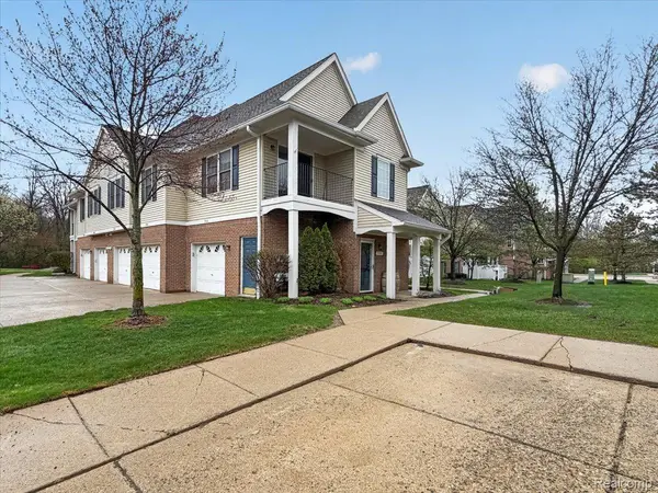 731 Amberly DR, Waterford Charter Township, MI 48328