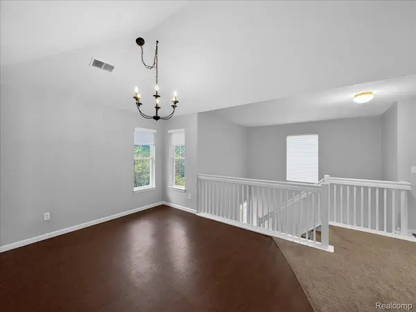 731 Amberly DR, Waterford Charter Township, MI 48328