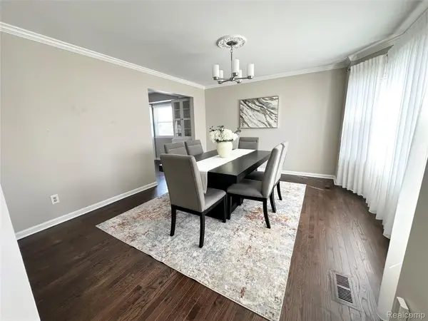 4581 Benjamin DR, Sterling Heights, MI 48310