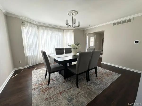 4581 Benjamin DR, Sterling Heights, MI 48310