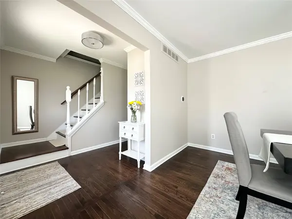 4581 Benjamin DR, Sterling Heights, MI 48310