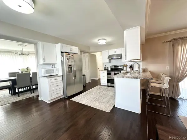 4581 Benjamin DR, Sterling Heights, MI 48310