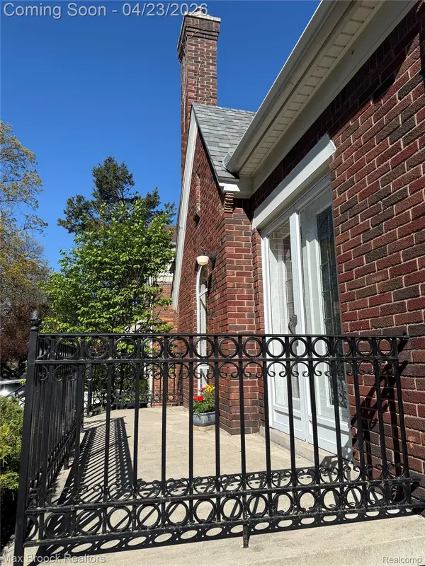 73 Amherst RD, Pleasant Ridge, MI 48069