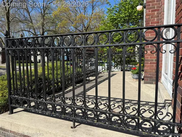 73 Amherst RD, Pleasant Ridge, MI 48069