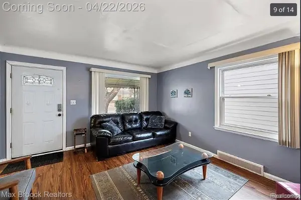 24281 Parklawn ST, Oak Park, MI 48237