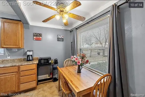 24281 Parklawn ST, Oak Park, MI 48237