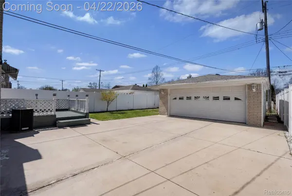 5845 Centralia ST, Dearborn Heights, MI 48127