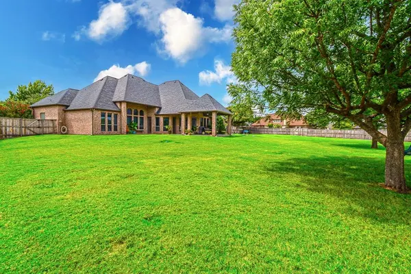 8271 Glenwick Drive, Waxahachie, TX 75167