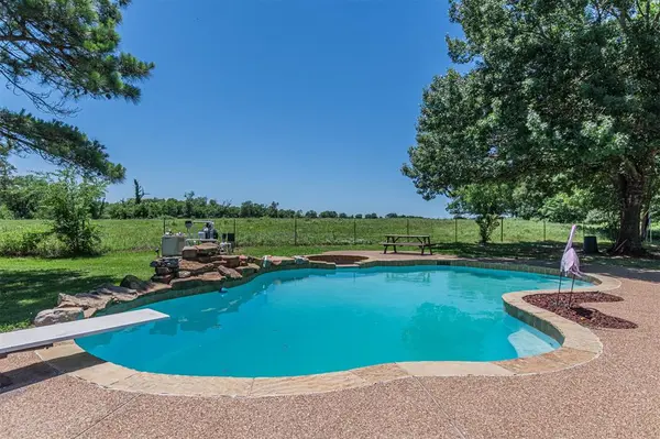 1147 Vz County Road 3417, Wills Point, TX 75169