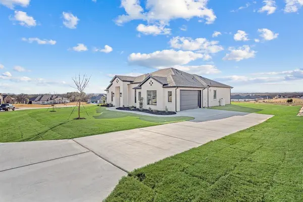 412 Caprock Lane, Reno, TX 76020