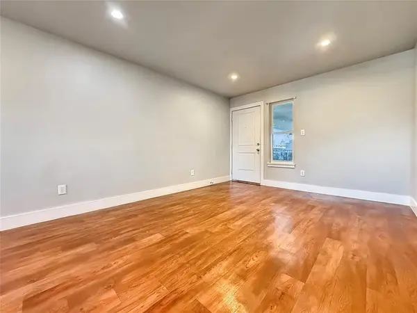 740 Edgemont Avenue #204, Dallas, TX 75216