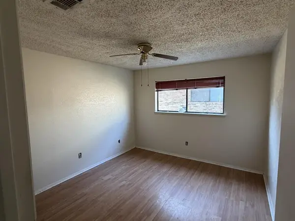 1716 Creek Ridge Court, Irving, TX 75060