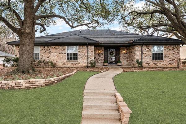 409 Circleview N,  Hurst,  TX 76054