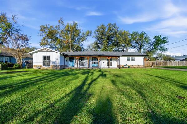 1704 S Houston Street, Kaufman, TX 75142