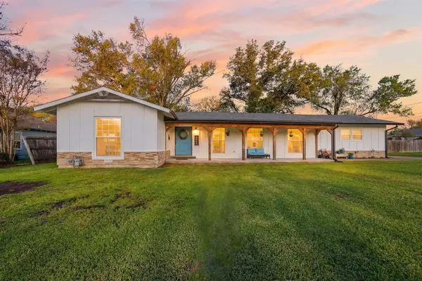 1704 S Houston Street, Kaufman, TX 75142