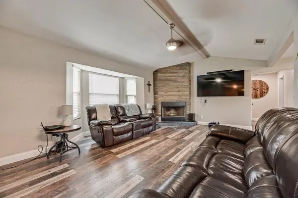 222 Prairie Creek Road, Red Oak, TX 75154