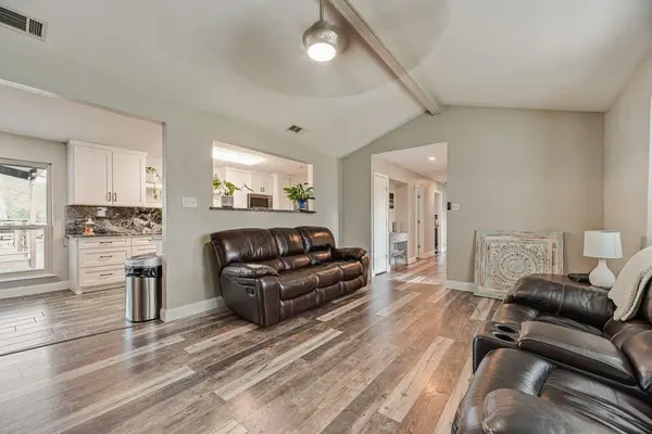 222 Prairie Creek Road, Red Oak, TX 75154