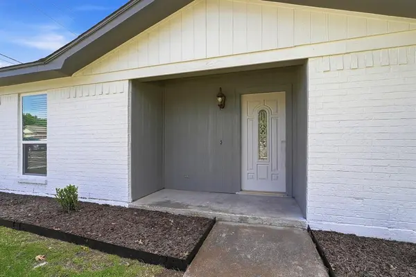 6656 Starnes Road, Watauga, TX 76148