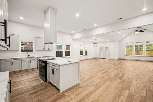 1931 Muncie Avenue, Dallas, TX 75212