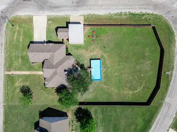 500 Green Meadow Drive, Boyd, TX 76023