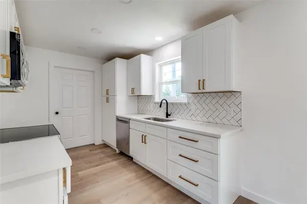 1101 Spring Brook Drive, Bedford, TX 76021