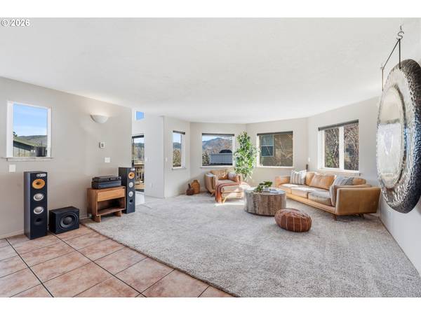 1222 LINCOLN ST, Hood River, OR 97031