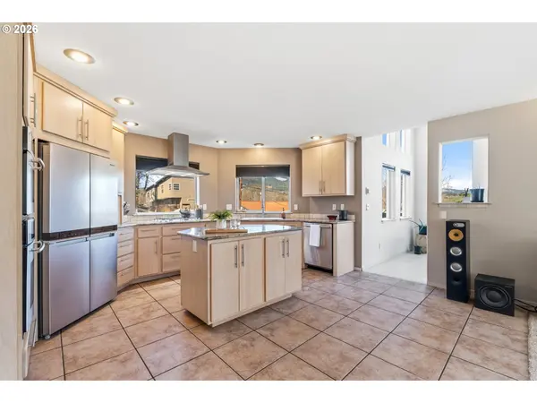 1222 LINCOLN ST, Hood River, OR 97031