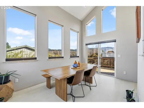 1222 LINCOLN ST, Hood River, OR 97031