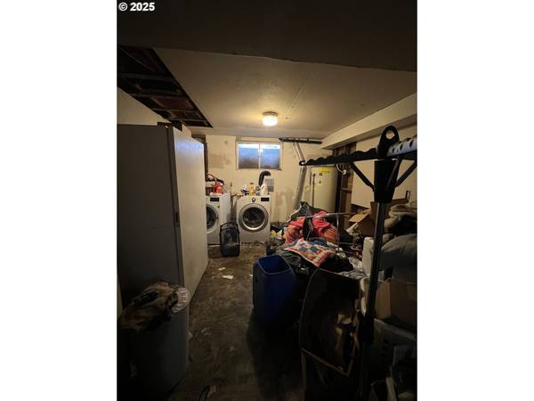 933 SE 174TH AVE, Portland, OR 97233