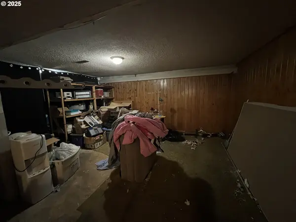 933 SE 174TH AVE, Portland, OR 97233