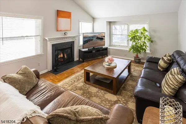 35 Cambridge Rd, Bedminster Twp., NJ 07921